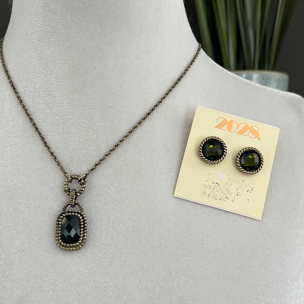 2028 Emerald 16 Inch Necklace and Matching Earrings NEW